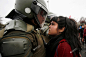 2016年9月11日，智利圣地亚哥，民众举行抗议活动，纪念1973年军事政变。抗议者与防暴警察发生冲突。Carlos Vera/摄