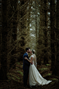 梦幻光影世界，在森林中打造治愈系婚纱照+来自：婚礼时光——关注婚礼的一切，分享最美好的时光。#森林# #婚纱照# #订婚照#