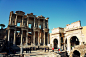 以弗所遗迹中最引人瞩目的建筑物莫过于这座Celsus图书馆，堪称以弗所人建筑艺术结晶的体现。,木头