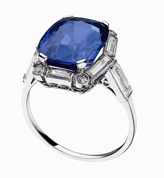 铂金戒指，镶嵌蓝宝石及钻石，创作于192...
