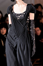 Long black dress with draped & twisted pleat structure; artful fashion details // Yohji Yamamoto@北坤人素材