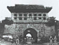 图说老北京
广渠门城楼西侧  
     图为20年代初在城内从西向东拍摄的广渠门城楼西侧面。