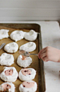 Sweet Meringues with Rhubarb Curd & Rosehip