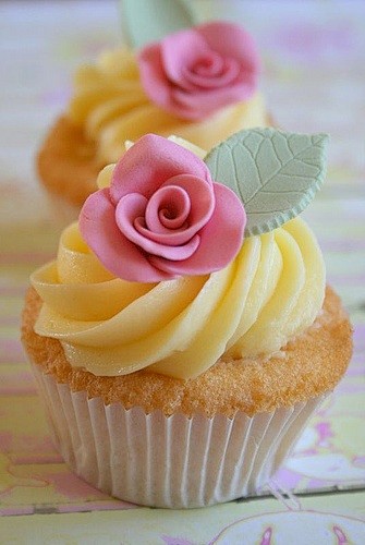 Yellow cupcake with ...