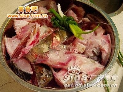 如何做秋季滋补汤：川弓白芷天麻浸鱼头(图...