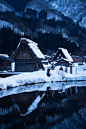 Pond and buildings in Shirakawago : The pond can be a rice field, but I'm not sure as everything was surrounded by snow.  実は池じゃなくて田んぼかもしれませんが、何でもかんでも雪で覆われていたので、あまり自信はあありません。  [ Nikon D4, Nikon AF-S NIKKOR 70-200mm f/2.8G ED VR II, 70mm, f/2.8, 1/80sec, IS