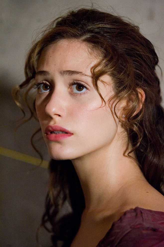 Emmy Rossum as Fiona...