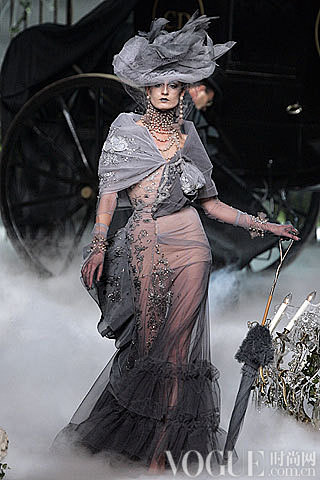Dior2005年秋冬高级定制时装秀发布...