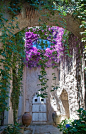 Castle Courtyard, Italy
意大利