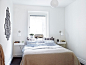 现代简约风格62平二居房屋卧室床照片墙灯具装修效果图