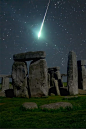Meteor over Stonehenge via pinterest 流星在巨石阵