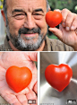 英国一个爷爷种出了标准的心形番茄，卖了16英镑（100多RMB）呢，全部捐给了英国心脏基金会，萌萌哒