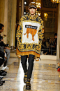 Versace Fall 2018 Menswear Fashion Show : See the complete Versace Fall 2018 Menswear collection.