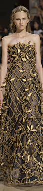 Valentino FW 2015 couture gold embellished gown // Pinned by Dauphine Magazine x Castlefield - Curated by Castlefield Bridal & Branding Atelier and delivering the ultimate experience for the haute couture connoisseur! Dauphine Magazine (luxury bridal 