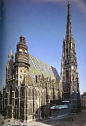 维也纳圣斯提凡大教堂
　　维也纳的圣斯提凡大教堂是奥地利哥特式最大的建筑纪念物。这座教堂的前身是一座建于公元1141年的罗马式教堂，公元13世纪初加以改建。教堂有非常复杂的哥特式蜗状拱。比较接近于公元14世纪广泛流行于德国南部的大厅式教堂。
　　大教堂南北两边，盖有两座锥形的塔楼，以代替废除了的袖廊。北边的没有盖完，南边的塔楼公元1433年建成，非常严整，直向上冲，是成熟哥特式的卓越创作。
