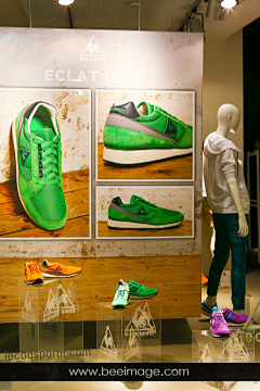 橱窗设计__蜂讯网采集到鞋与包包橱窗