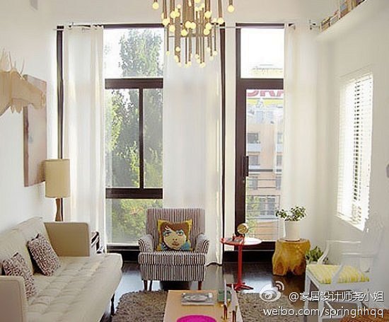 家居设计师尧小姐小客厅的布局以舒适、便捷...