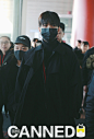 #娱罐头机场街拍# @杨洋icon 北京️上海 出发
一身黑的杨咩咩
眼神也hin酷
 ​​​​