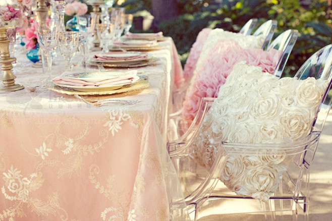浪漫甜蜜的蓝色、粉色下午茶餐桌布置，餐具...