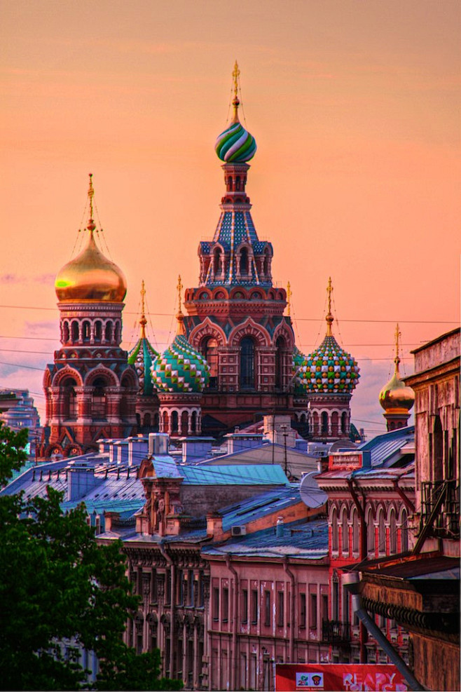 日落俄罗斯。救世主滴血大教堂。圣彼得堡，...