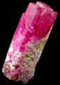 水苍玉 红绿柱石
Beryl var. Bixbite (Red Beryl) from Harris Ruby-Violet claims, Wah Wah Mountains, Beaver County, Utah