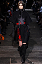 杰斯君猫步游<br/>Givenchy f/w 2012<br/>Ricardo Tisci手下Givenchy的暗夜语言已经成为时装史中的深刻一记。♥️ ​​​​