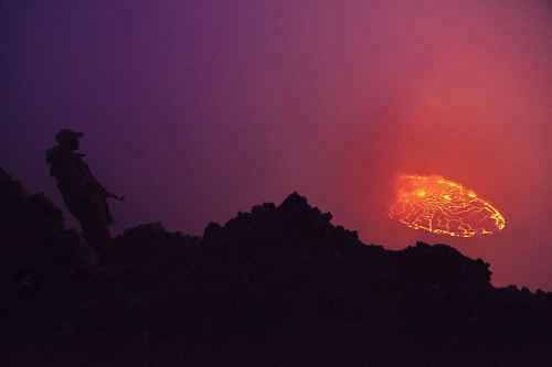 【秘境探索】地狱的入口——尼拉贡戈火山湖...