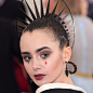 Met Gala 2018| #LilyCollins#的整体造型好好看、要给一百昏 ​​​​