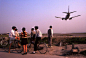 1998年，上海虹桥机场外看飞机起落的人们 | 摄影师Greg Girard ​​​​ - 人文摄影 - CNU视觉联盟
