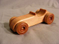 carro de brinquedo de madeira - rod indy do vintage O carro é de 7 polegadas de comprimento, 2 e 5/8 polegadas de altura e 2 5/8 polegadas de largura. $12