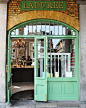 Laduree的巴黎店。 绿色###窗口#条目#拱#甜点店