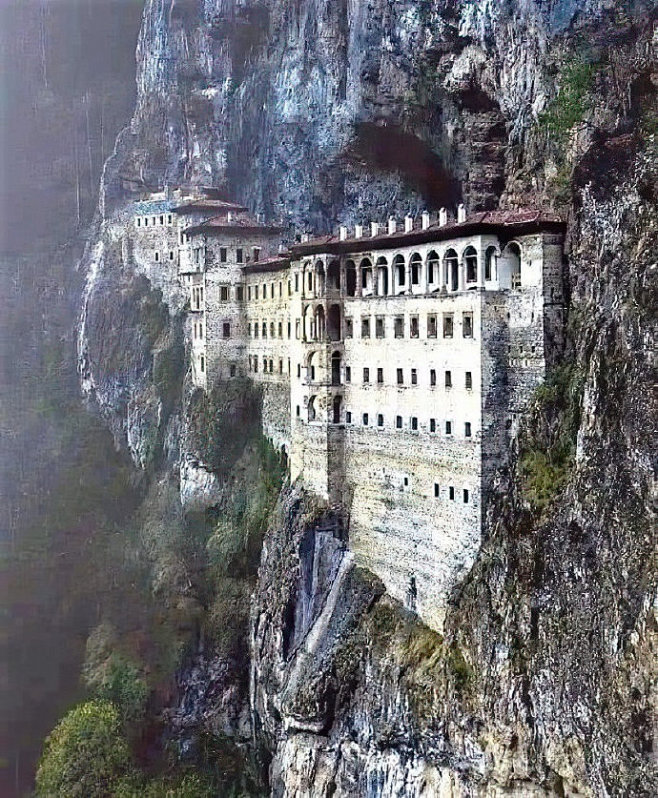 土耳其黑海特拉布宗省的苏梅拉修道院。 ​...