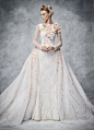 23款彩色花卉婚纱，穿着花朵出嫁，做春天里最美的新娘！+来自：婚礼时光——关注婚礼的一切，分享最美好的时光。#Georges Hobeika# #花卉婚纱# #立体花#