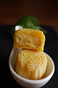 Snow skin mooncake with durian filling