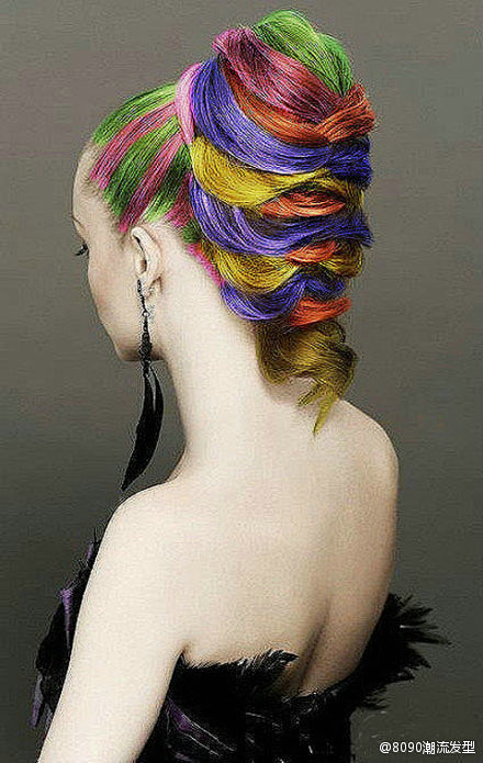 彩虹头发~太cool了。 