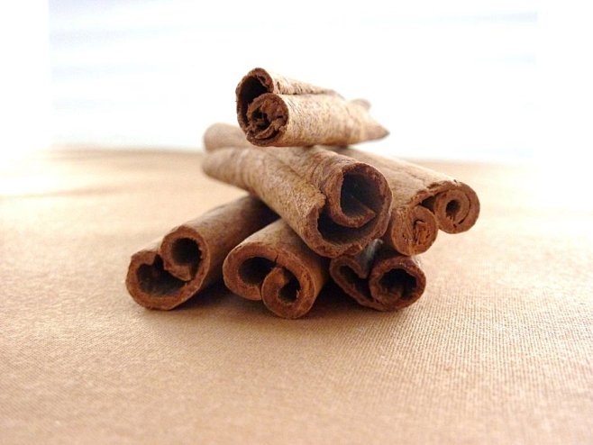 Cinnamon Sticks by L...