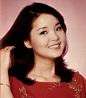 邓丽君，祖籍为河北邯郸大名县邓台村，出生于台湾省云林县褒忠乡田洋村。她的声音甜美圆润、温婉动人，其形象温文尔雅、亲切可人，是80年代华语乐坛和日本乐坛的巨星。是一位在全球华人社会具有相当大影响力的台湾歌手，也是20世纪后半叶最她富盛名的华语和日语女歌手。