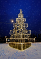 街头的圣诞树由Iordache的Laurenţiu上500像素