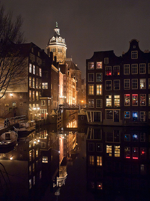 阿姆斯特丹的夜景，很剔透。
