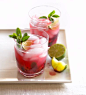 饮料,含酒精饮料,餐盘,饮食,影棚拍摄_89968286_Blackberry Pineapple Mojito_创意图片_Getty Images China