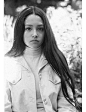 奥丽维娅·赫西（Olivia Hussey，本名：Olivia Osuna（Hussey是她母亲婚前的姓氏，被她拿来作为艺名）），1951年4月17日出生于阿根廷首都布宜诺斯艾利斯，阿根廷女演员。兼备东方和西方之美。因在1968年的影片《罗密欧与朱丽叶》中饰演朱丽叶而成名，当时年仅17岁。