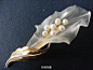  永远不会枯萎的磨砂水晶和钻石兰花胸针，1930-1950年代奥地利的古董珠宝