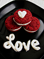 Red Velvet Sandwich Cookies

LOVE! :)