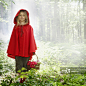 Girl (4-5) dressed as Little Red Riding Hood in forest, portrait_创意图片