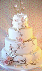 #婚礼蛋糕# 童话世界里的花朵与蝴蝶。（图片来自络）