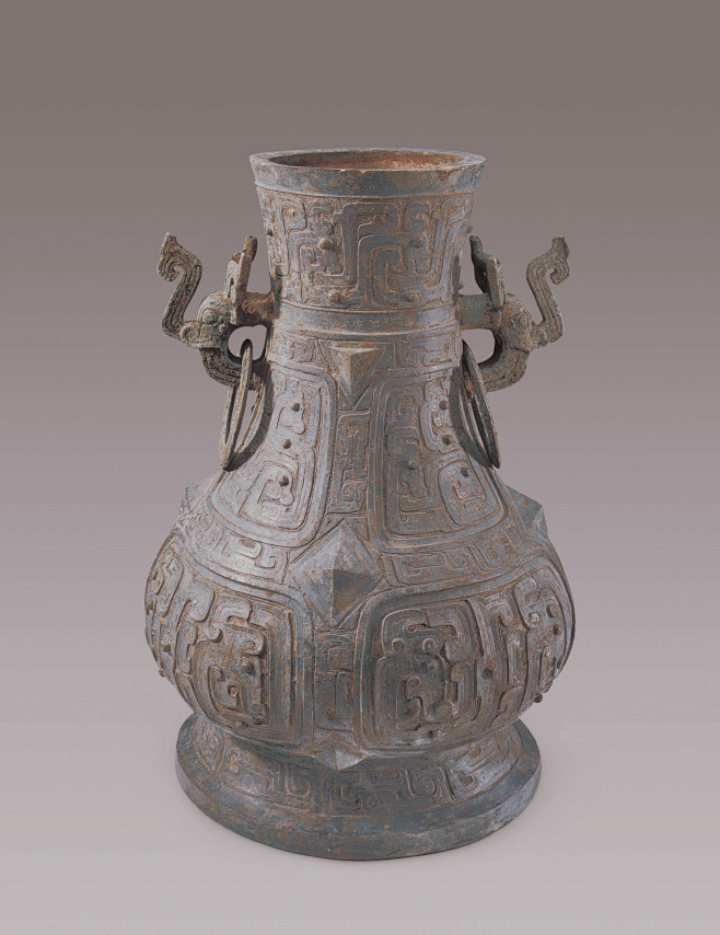 青铜器龙纹壶
上海博物馆