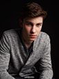 #网易云音乐专栏# 萌德Shawn Mendes16岁不到便以单曲打进Billboard Top 25，戳爷Troye Sivan12岁时就因在YouTube翻唱歌曲走红。这些95后小鲜肉不仅有着迷倒众生的外形，音乐实力也非同小可。点击专栏文章，一起来看这些年轻帅气的少年歌手吧！>>O网页链接云音乐专栏申请传送门（...展开全文c