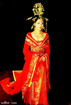 Rose-红色蔷薇采集到中国嫁衣--梦霓裳
