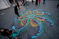 美国艺术家Joe Mangrum以地为步绘制的绚丽花纹