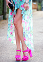 夏日清凉装扮-
薄纱花朵裙子+糖果色高跟鞋